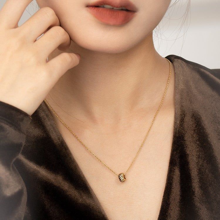 Women's Retro Collarbone High-end Design Necklace - Jointcorp