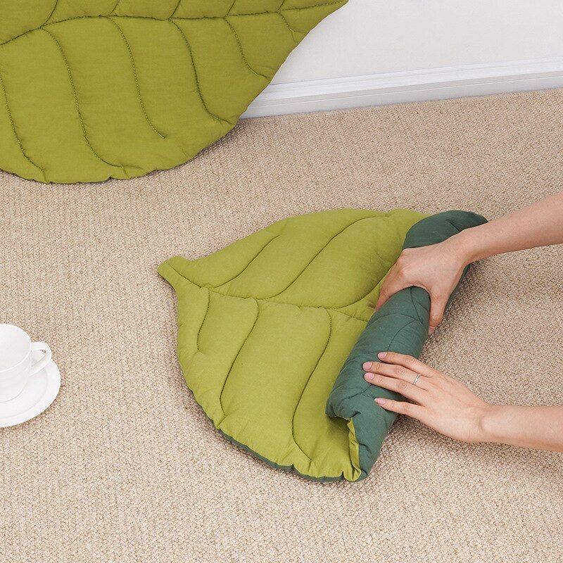 Cat Bed Mat Leaf Shape Soft Dog Bed Mat Soft Crate Pad, Machine Washable Mattress for Medium Small Dogs and Cats Kennel Pad - Jointcorp