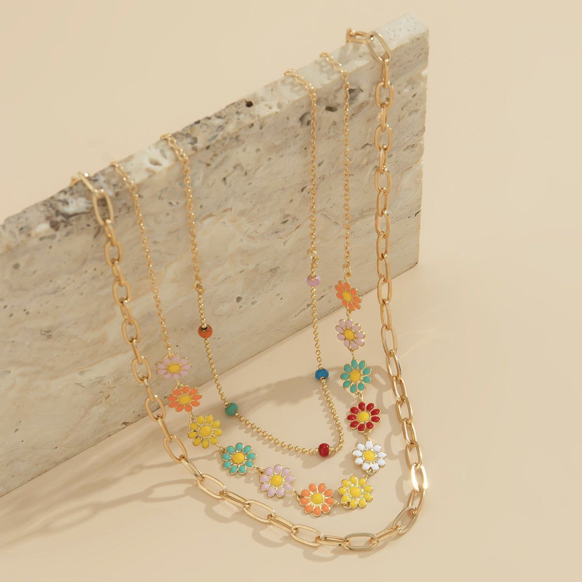 Retro Simple Ethnic Style Color Little Daisy Necklace - Jointcorp