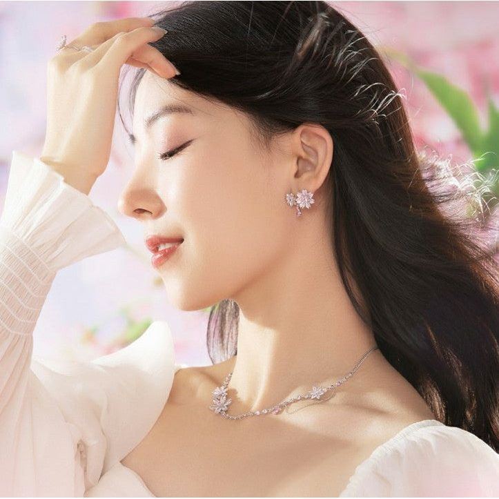 Romantic And Elegant Necklace Girl - Jointcorp