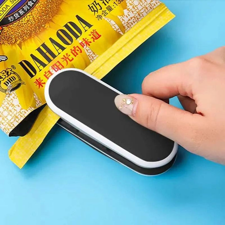 1Pc Black Mini Portable Food Sealer Heat Sealing Machine Package Sealer Bags Thermal Plastic Food Bag Closure Without Batteries