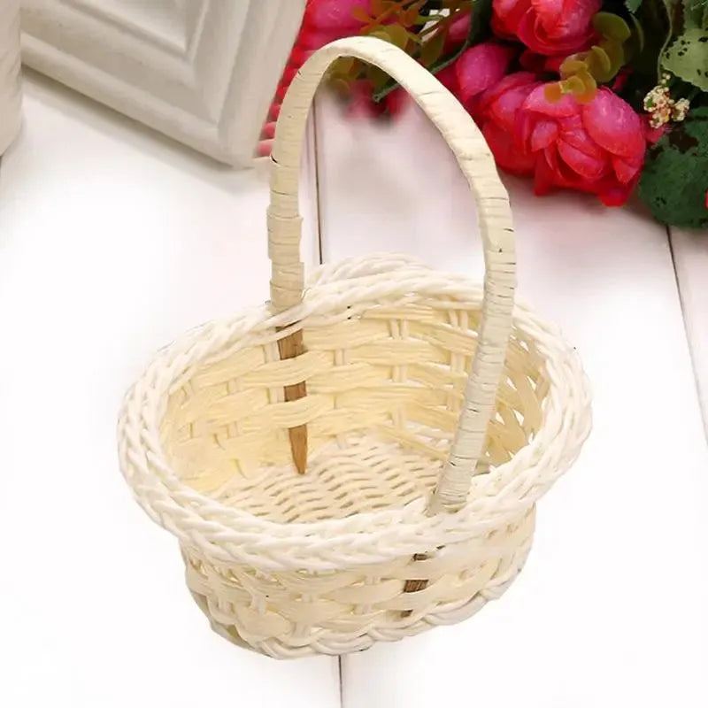 Flower Girl Basket Rattan Woven Mini Hand Basket White Heart Shaped Storage Basket With Handle Wedding Supplies Elegant Decor